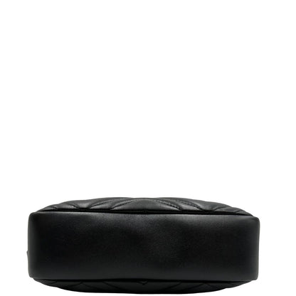 Camera bag Gucci Marmont in pelle nera trama chevron con hardware dorato