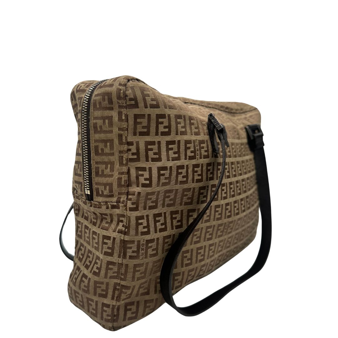 Borsa Fendi in tessuto trama Zucca color tabacco; munita di un manico singolo in pelle marrone.&nbsp;