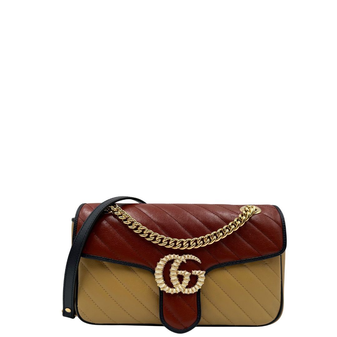 BranBorsa Gucci Marmont in pelle trapuntata chevron in doppia colorazione terra di siena e beige con profili blu notte