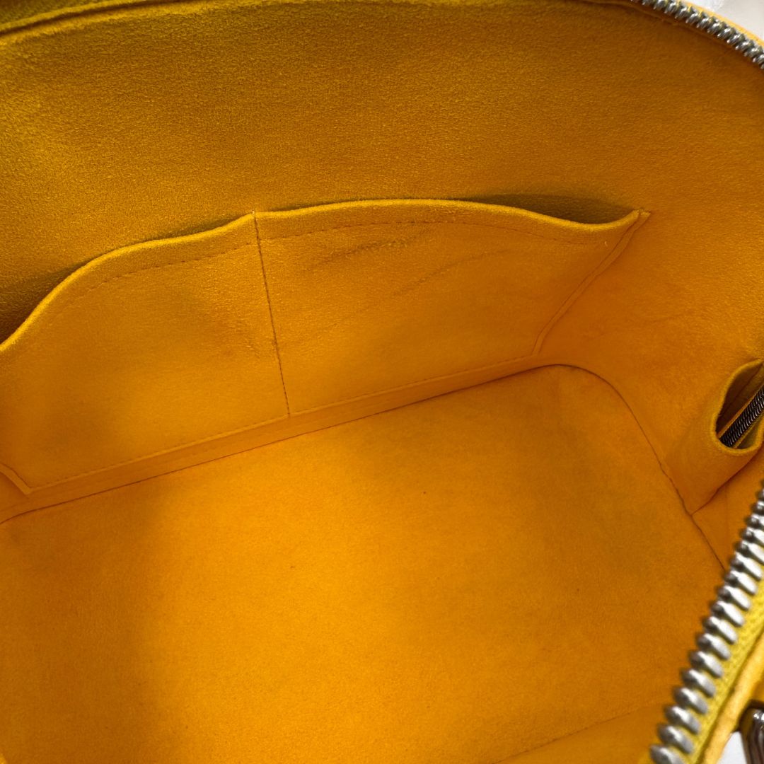 interno Louis Vuitton Alma in pelle epi gialla nella versione PM, di lusso, originale, ottime condizioni, usata