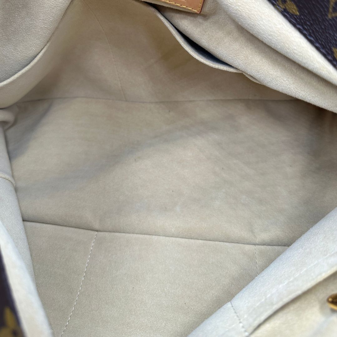 interno  Borsa LV Artsy in canvas monogram, indossabile a spalla o da portare a mano 