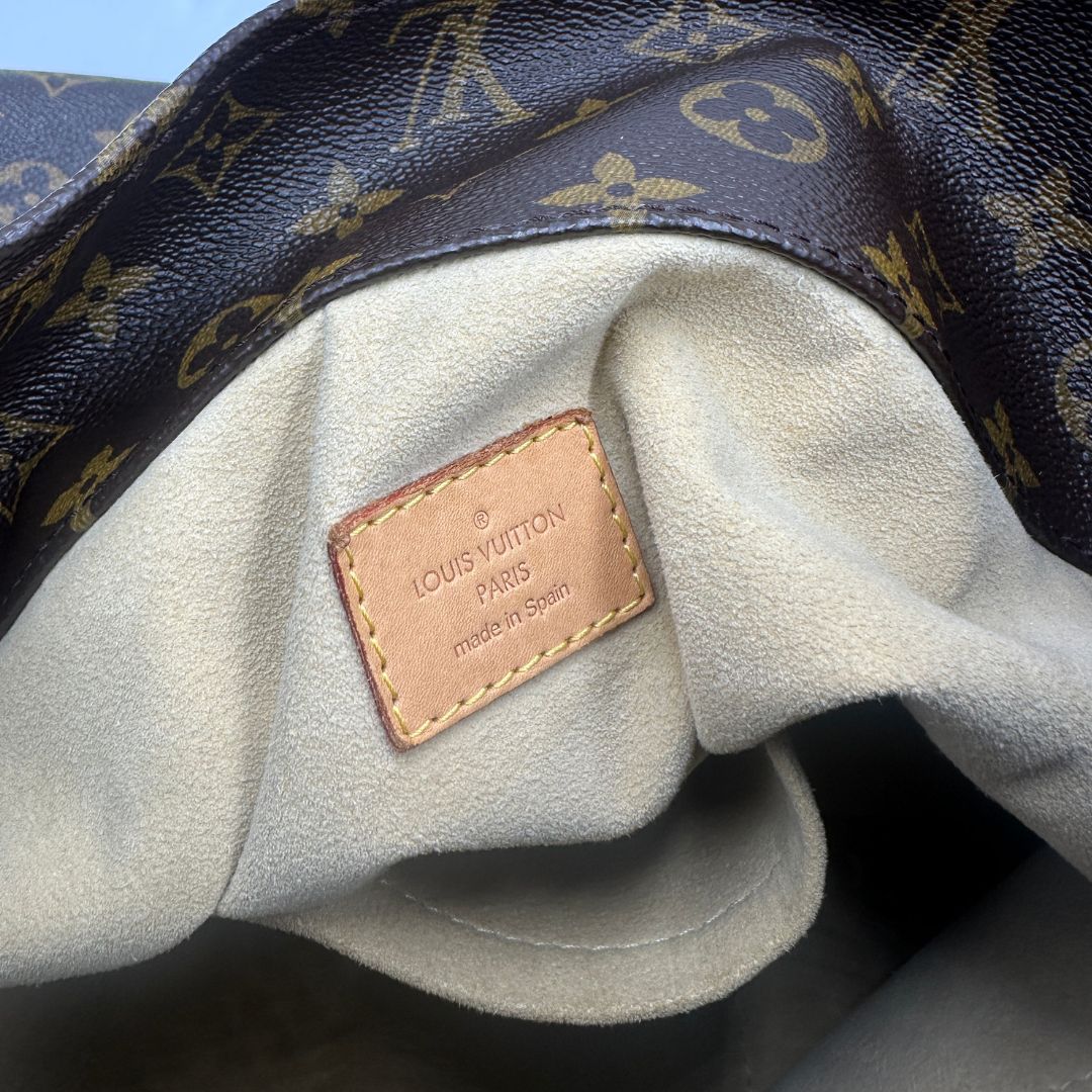 interno  Borsa LV Artsy in canvas monogram, indossabile a spalla o da portare a mano 