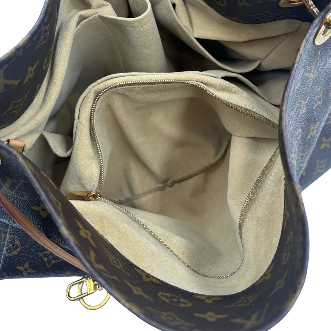 interno  Borsa LV Artsy in canvas monogram, indossabile a spalla o da portare a mano 