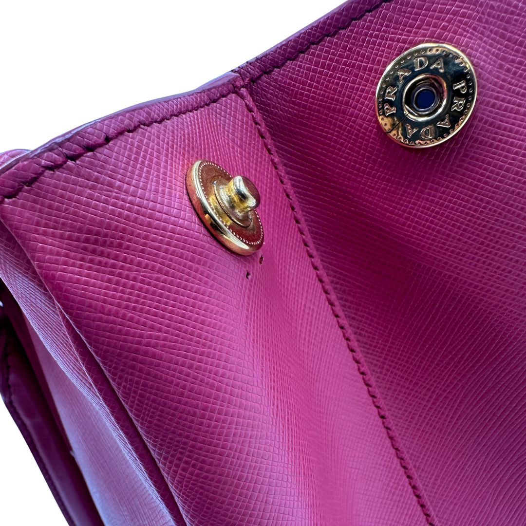  Borsa Prada in pelle saffiano color rosa fragola con hardware dorato, di lusso, originale, ottime condizioni, usata