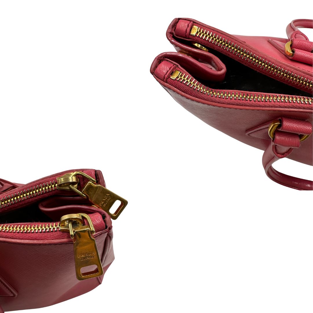  Borsa Prada in pelle saffiano color rosa fragola con hardware dorato, di lusso, originale, ottime condizioni, usata