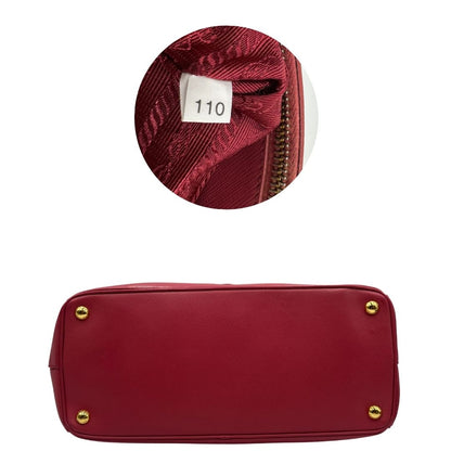 base  Borsa Prada in pelle saffiano color rosa fragola con hardware dorato, di lusso, originale, ottime condizioni, usata 