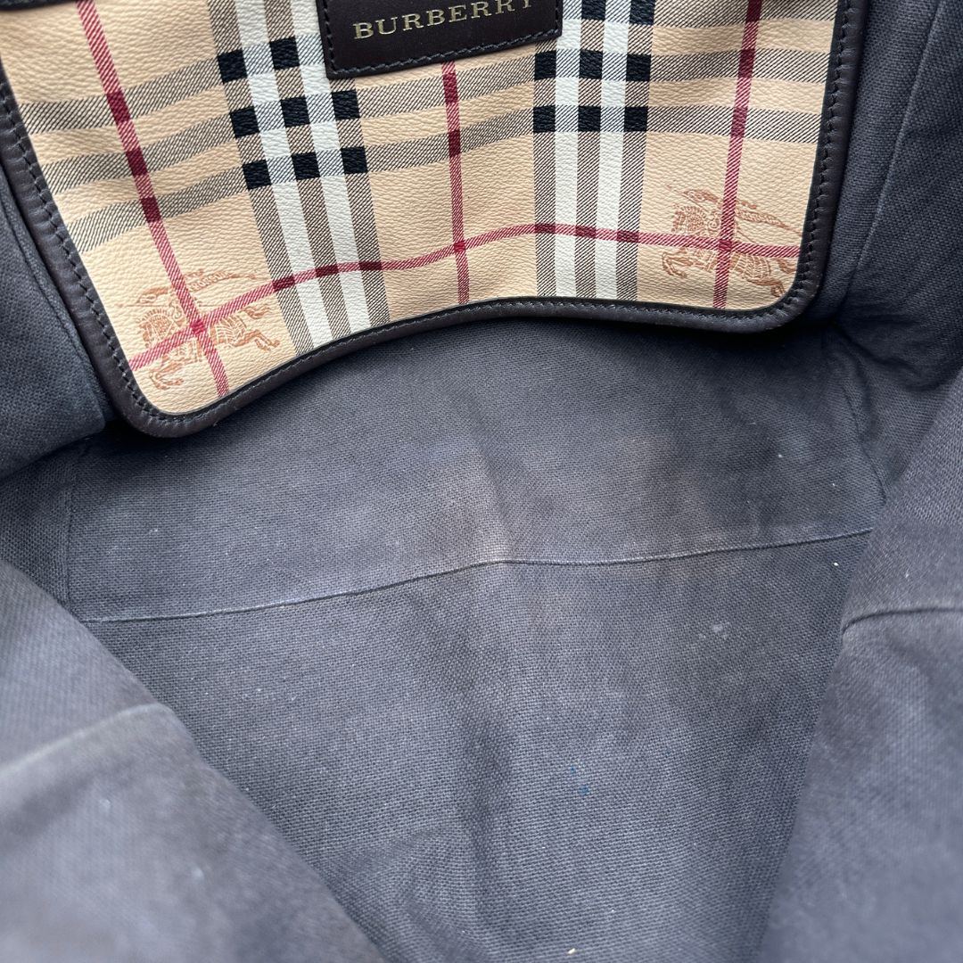 interno Shopper Burberry in canvas beige con classica trama tartan e finiture in pelle