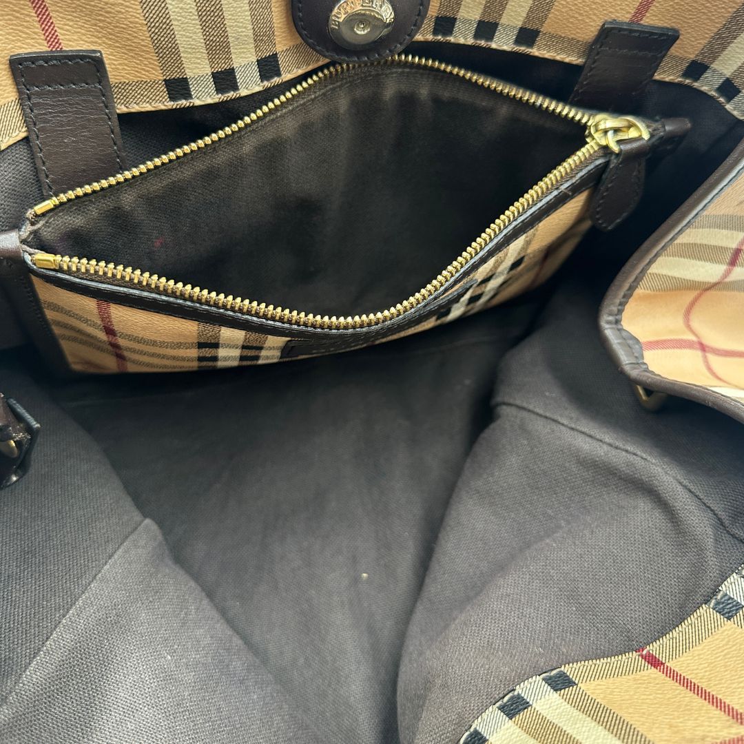 interno Shopper Burberry in canvas beige con classica trama tartan e finiture in pelle