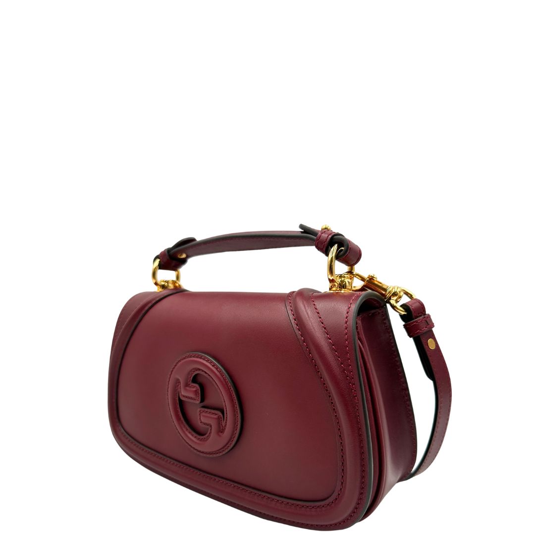 lato Borsa Gucci in pelle bordeaux con iconica doppia G sul front, di lusso, eccellenti condizioni, usata 