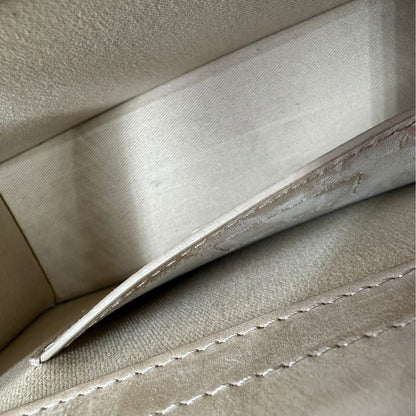 interno  Borsa Jacquemus nella versione Le Grand Bambino in pelle nabuk beige 