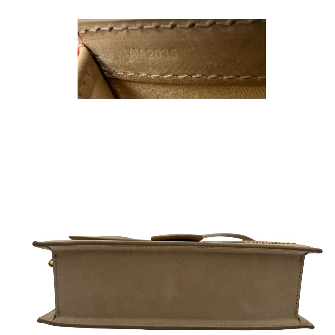 base  Borsa Jacquemus nella versione Le Grand Bambino in pelle nabuk beige 