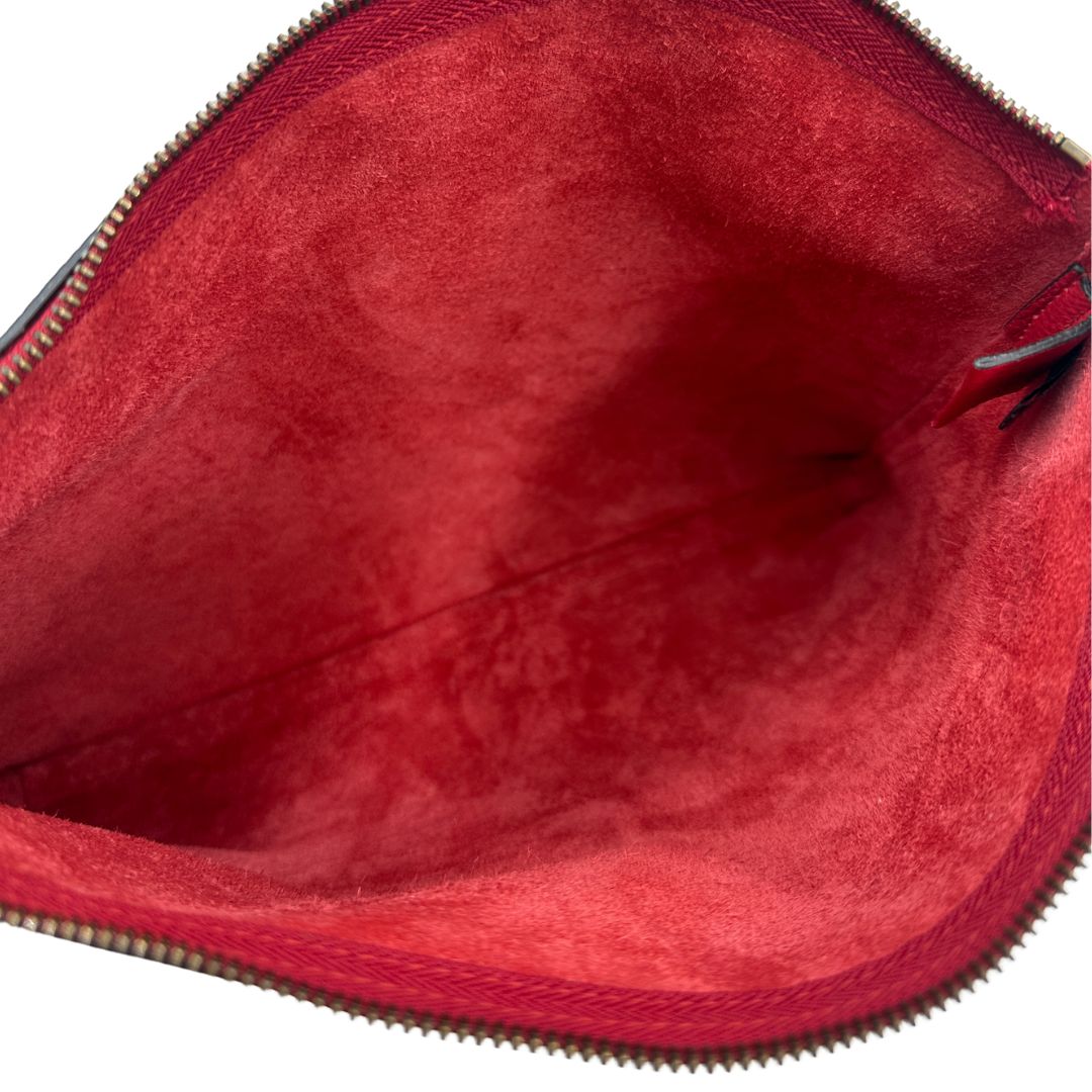 interno  Pochette Gucci in pelle rossa logata sul front, di lusso, originale, ottime condizioni, usata 