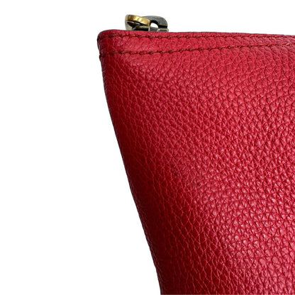 angolo  Pochette Gucci in pelle rossa logata sul front, di lusso, originale, ottime condizioni, usata 