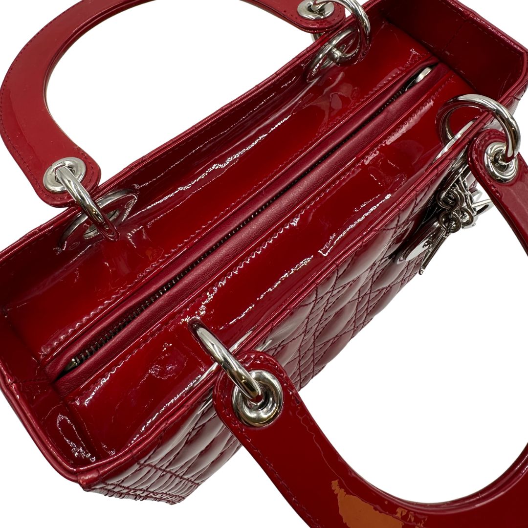  Borsa Lady Dior realizzata in pelle rossa vernis , di lusso, originale, ottime condizioni, usata 