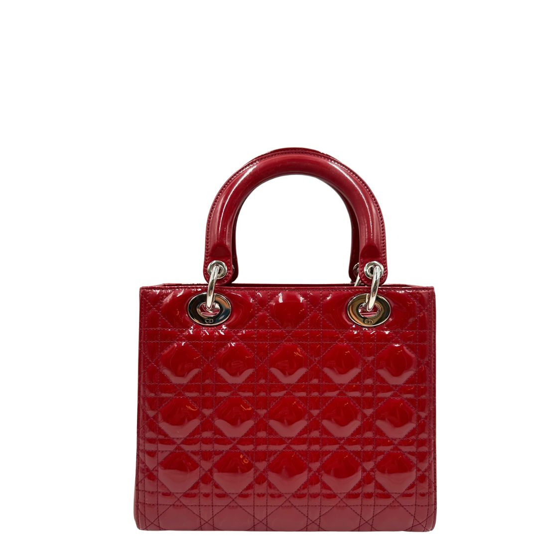 retro  Borsa Lady Dior realizzata in pelle rossa vernis , di lusso, originale, ottime condizioni, usata 