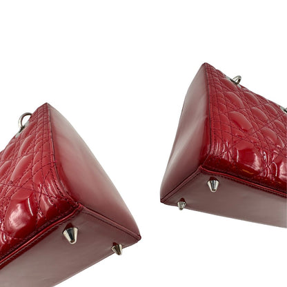  Borsa Lady Dior realizzata in pelle rossa vernis , di lusso, originale, ottime condizioni, usata