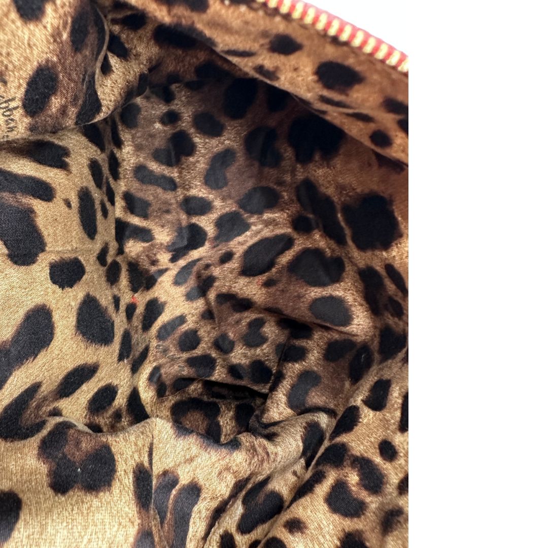 interno Borsa D&G in pelle trapuntata rossa e hardware dorato, indossabile a mano oppure a spalla, di lusso, originale, buone condizioni, usata