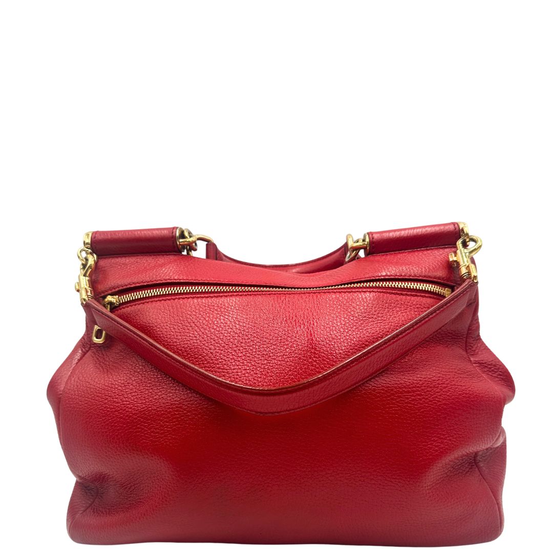 retro  Borsa D&G in pelle trapuntata rossa e hardware dorato, indossabile a mano oppure a spalla, di lusso, originale, buone condizioni, usata 