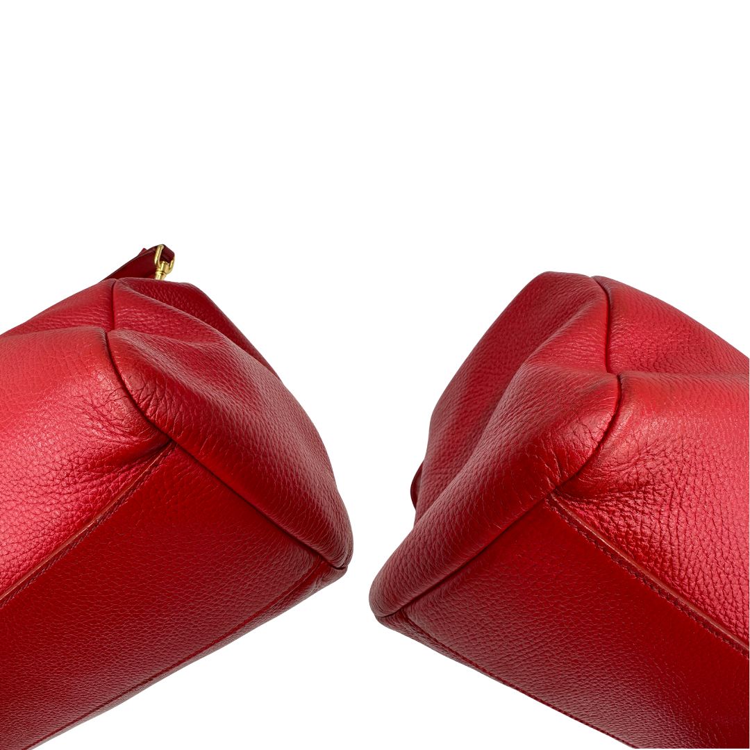 angoli  Borsa D&G in pelle trapuntata rossa e hardware dorato, indossabile a mano oppure a spalla, di lusso, originale, buone condizioni, usata 