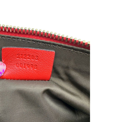 Codice, Pochette Gucci in pelle rossa con trama Guccissima, da poratre a mano. Originale, usata, di lusso, in ottime condizioni.