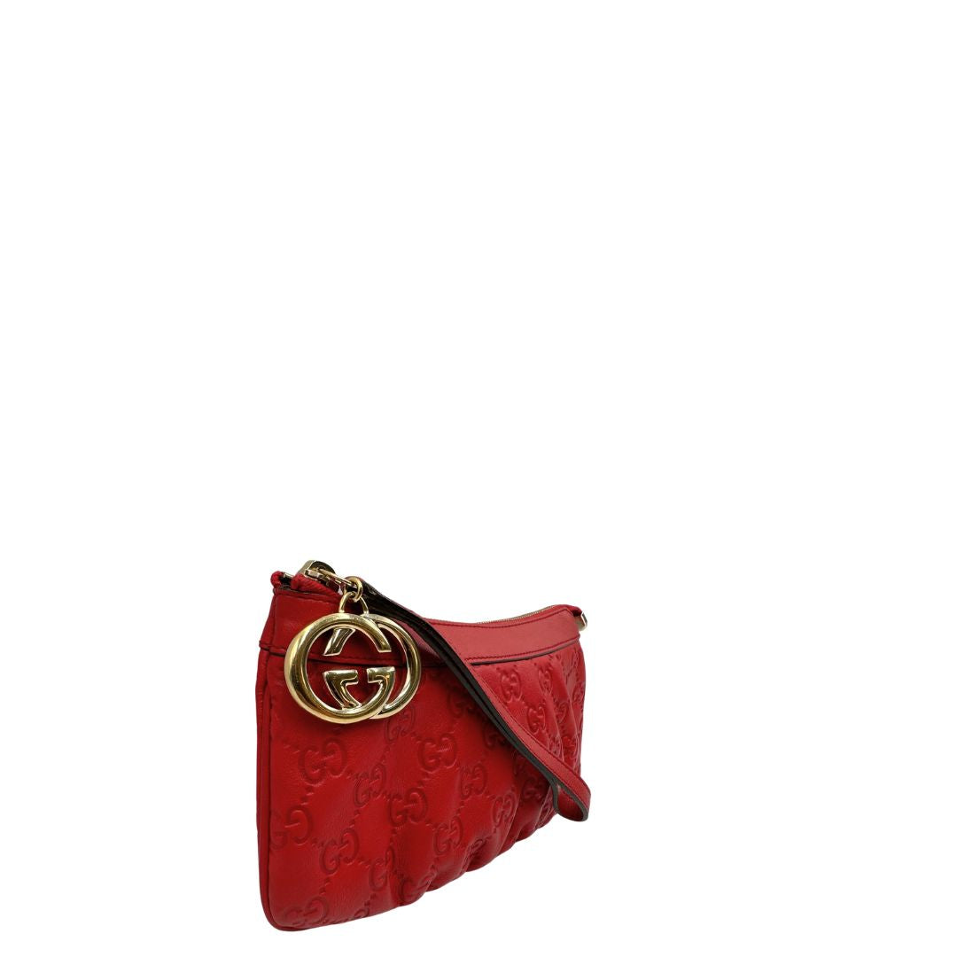  Pochette Gucci in pelle rossa con trama Guccissima, da poratre a mano. Originale, usata, di lusso, in ottime condizioni.