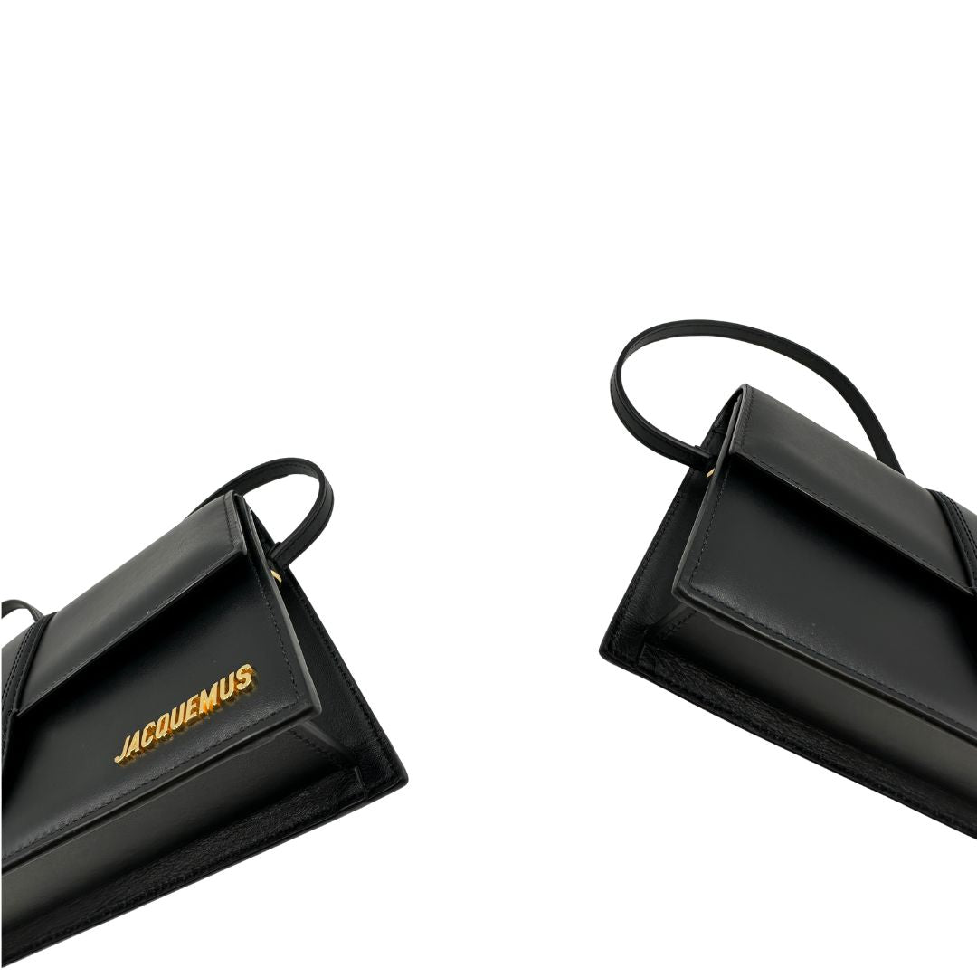 angoli  Borsa Jacquemus Le Long Bambino in pelle nera con hardware dorato 
