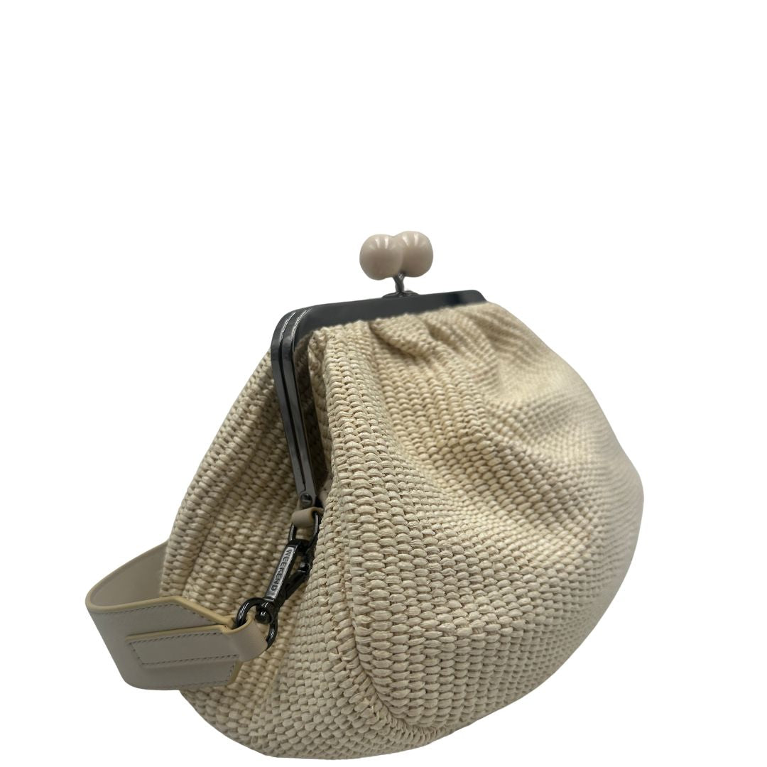 lato Iconico pasticcino Max Mara in tessuto effeto rafia, indossabile a spalla o a tracolla 