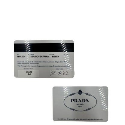 interno Borsa Prada in re-nylon nero con finiture in pelle saffiano tono su tono; indossabile a spalla, a tracolla a mano 
