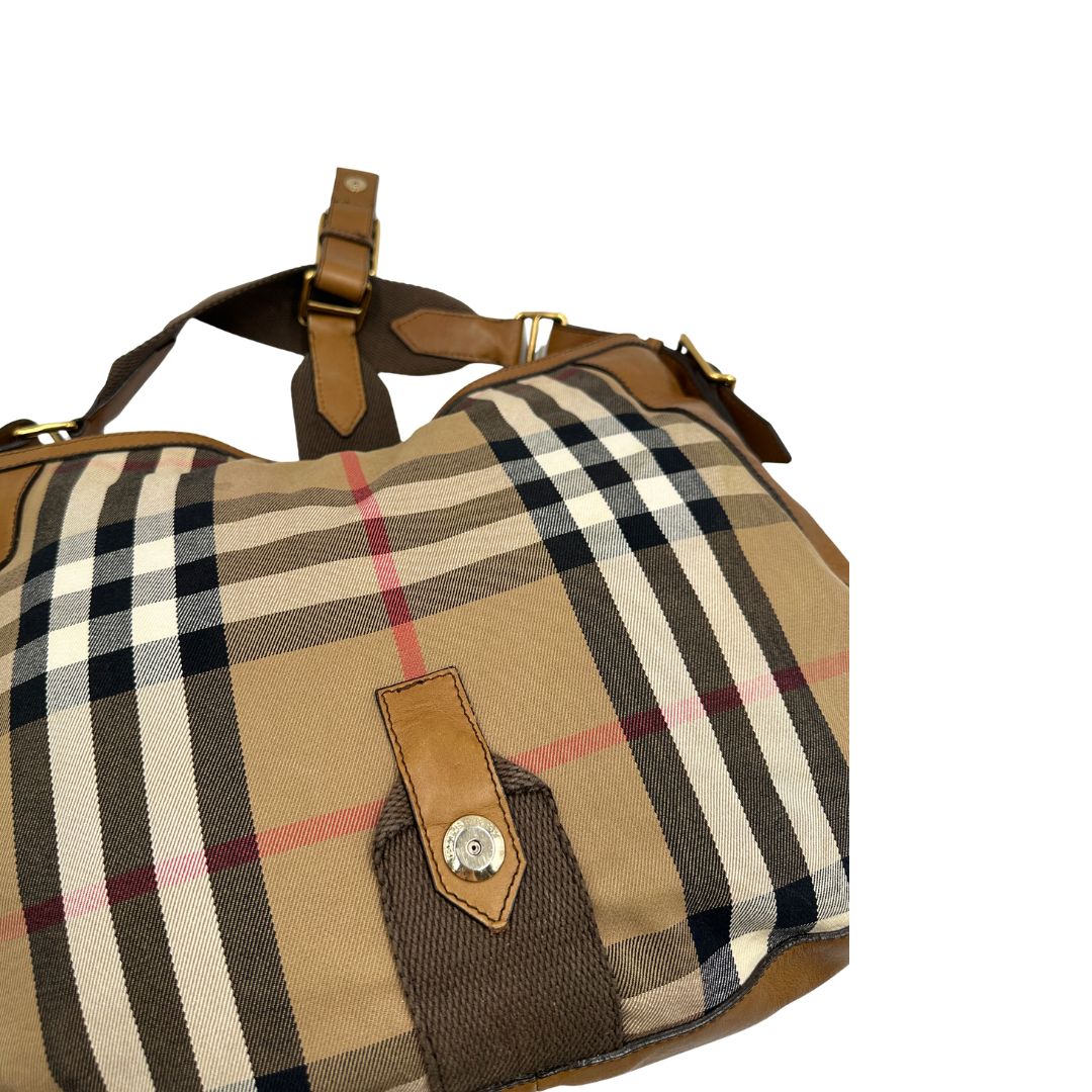 Capiente shopper Burberry in canvas beige con classica trama tartan e finiture in pelle tono su tono, di lusso, originale, ottime condizioni, usata 