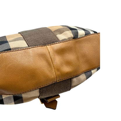 Capiente shopper Burberry in canvas beige con classica trama tartan e finiture in pelle tono su tono, di lusso, originale, ottime condizioni, usata