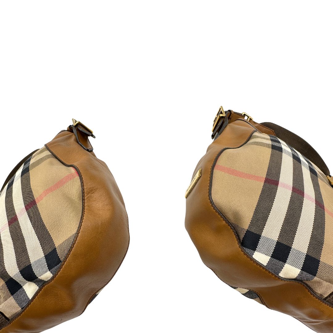 angoli Capiente shopper Burberry in canvas beige con classica trama tartan e finiture in pelle tono su tono, di lusso, originale, ottime condizioni, usata 