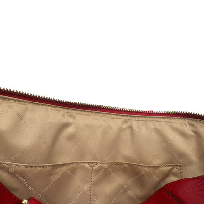 Interno, Borsa MK in pelle saffiano rossa con hardware dorato. Indossabile a mano oppure a tracolla. Originale, usata, di lusso, in ottime condizioni.
