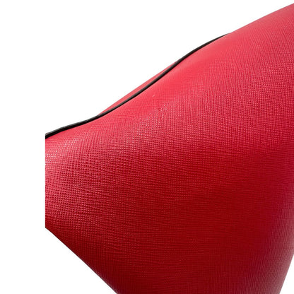 Borsa MK in pelle saffiano rossa con hardware dorato. Indossabile a mano oppure a tracolla. Originale, usata, di lusso, in ottime condizioni.