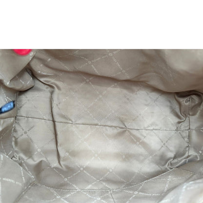 Interno, Borsa MK in pelle saffiano rossa con hardware dorato. Indossabile a mano oppure a tracolla. Originale, usata, di lusso, in ottime condizioni.