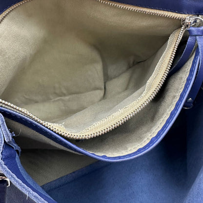 interno Postina M Zanellato in pelle blu, munita di una tracolla amovibile e regolabile e un manico singolo, di lusso, originale, ottime condizioni 