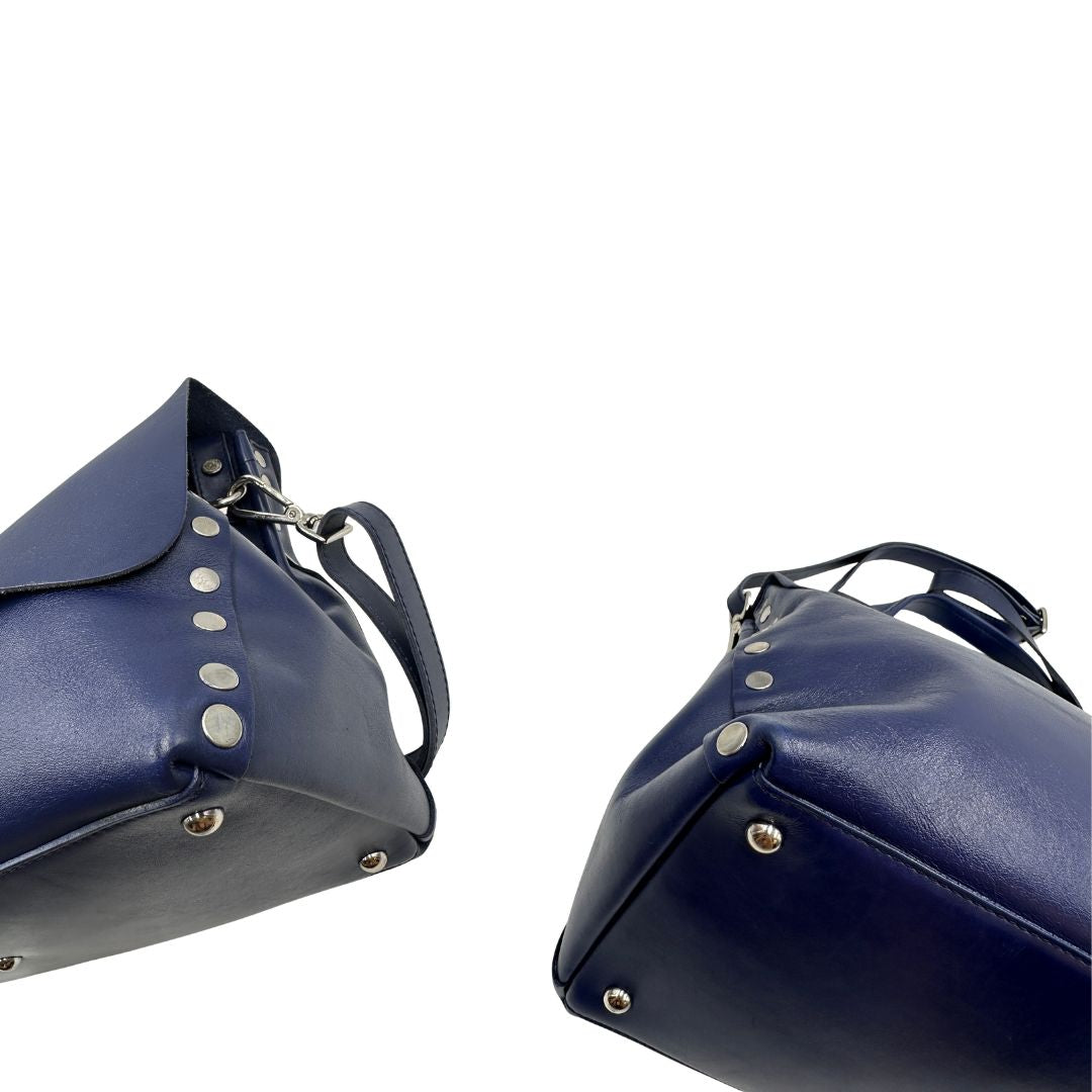 angoli Postina M Zanellato in pelle blu, munita di una tracolla amovibile e regolabile e un manico singolo, di lusso, originale, ottime condizioni 