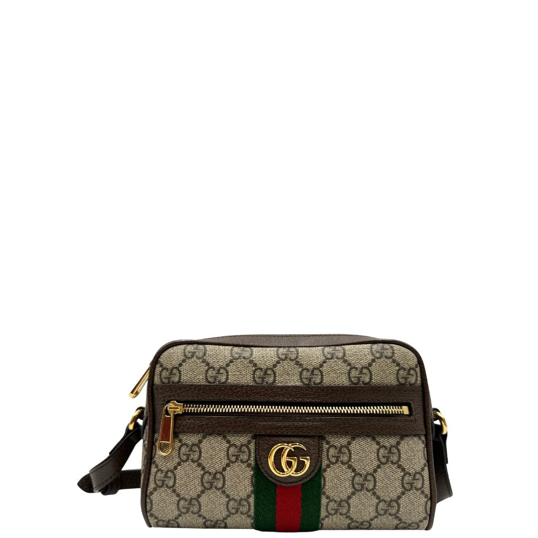 Front, Borsa Gucci in canvas GG Supreme con l'iconica striscia Web verde e rossa, munita di un manico singolo e una tracolla regolabile e amovibile. Originale, usata, di lussi, in condizioni eccellenti.