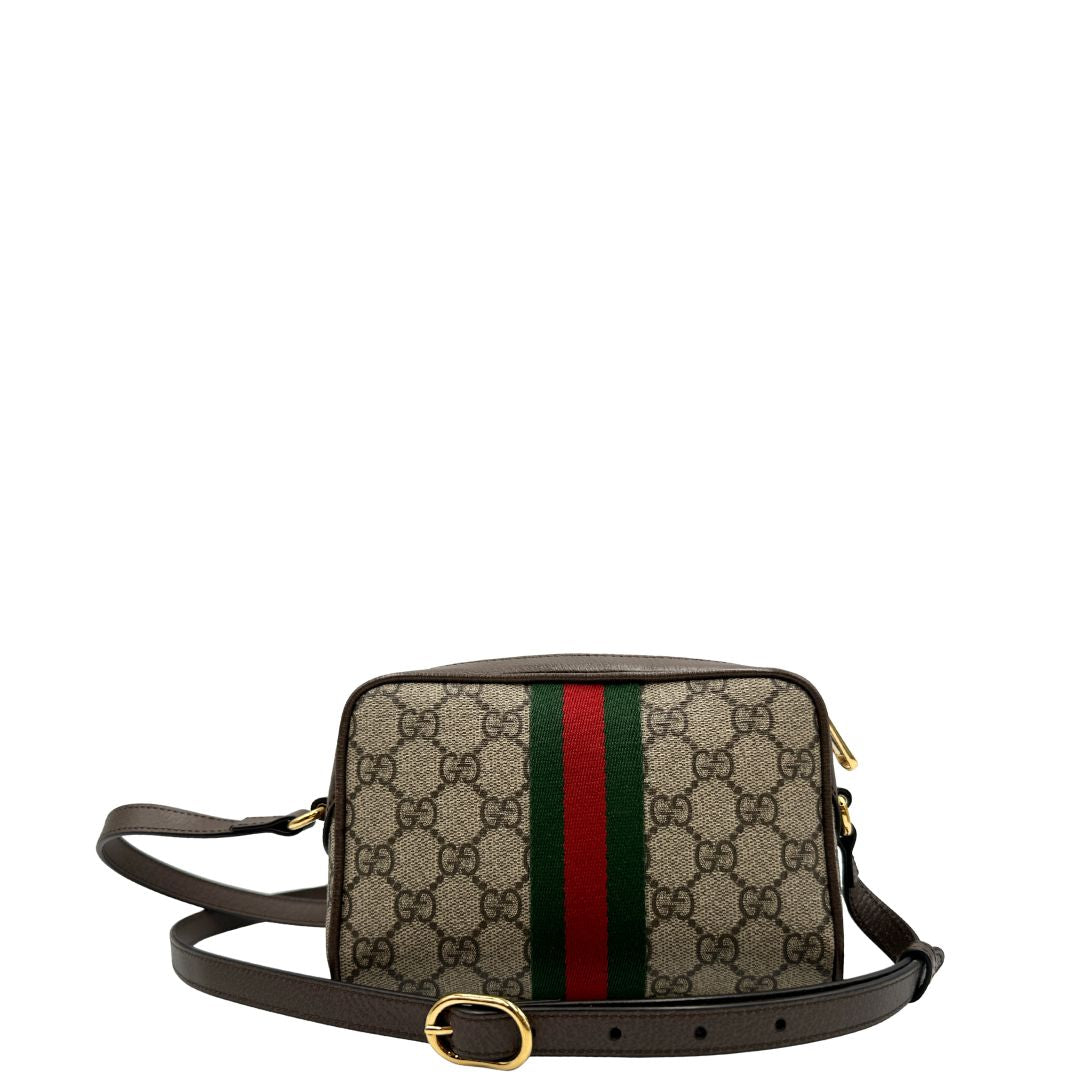 Retro, Borsa Gucci in canvas GG Supreme con l'iconica striscia Web verde e rossa, munita di un manico singolo e una tracolla regolabile e amovibile. Originale, usata, di lussi, in condizioni eccellenti.