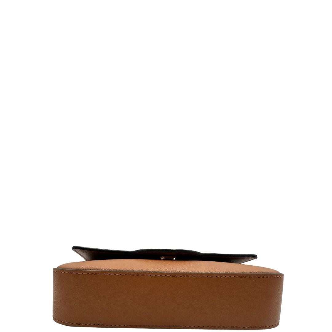 base  Borsa Versace in pelle martellata color cammello e hardware dorato, di lusso, originale, eccellenti condizioni, usata 