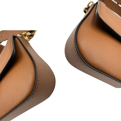 angoli  Borsa Versace in pelle martellata color cammello e hardware dorato, di lusso, originale, eccellenti condizioni, usata 