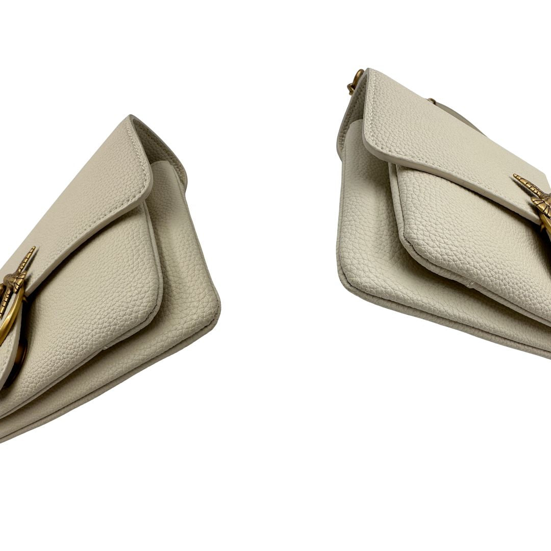 Angoli, Borsa Pinko nella versione mini in pelle martellata bianco avorio e hardware dorato, indossabile a tracolla o a spalla. Originale, usata, di lusso, in ottime condizioni.
