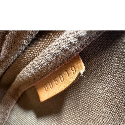 interno Pochette Accessoires mini in canvas marrone monogram, da portare a mano. 