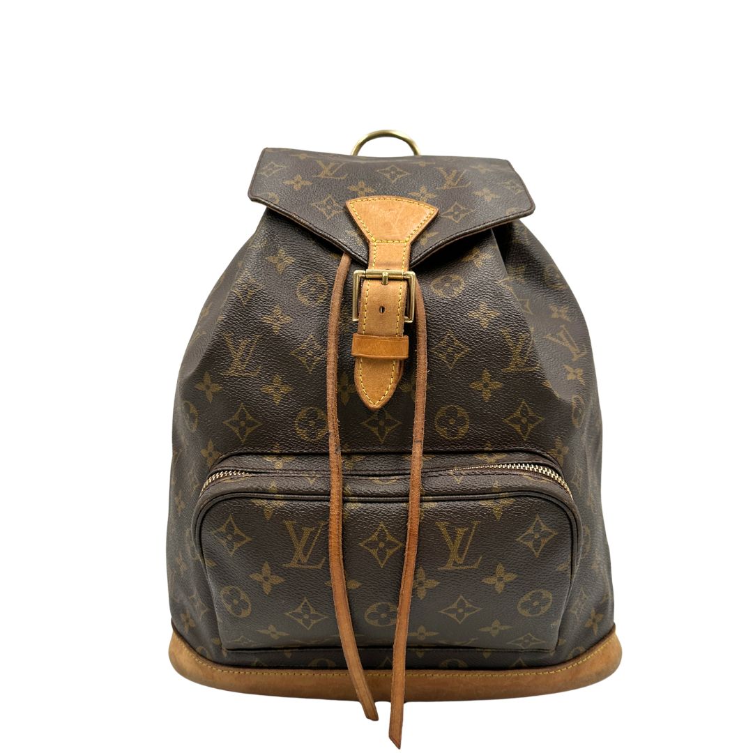 front Zaino Montsouris GM in canvas marrone monogram con finiture in vacchetta naturale e parti metalliche dorate, munito di due bretelle in tessuto e vacchetta, regolabili con fibbie, di lusso, originale, ottime condizioni, usato 