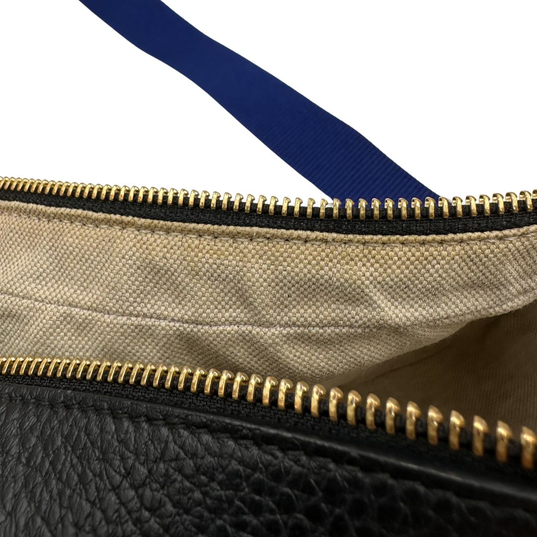interno Borsa Gucci realizzata in pelle nera impreziosita da stampa snake sul front, di lusso, originale, usata