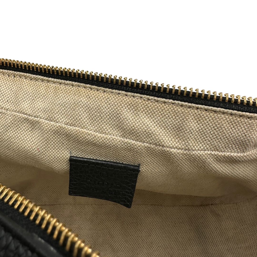 interno Borsa Gucci realizzata in pelle nera impreziosita da stampa snake sul front, di lusso, originale, usata