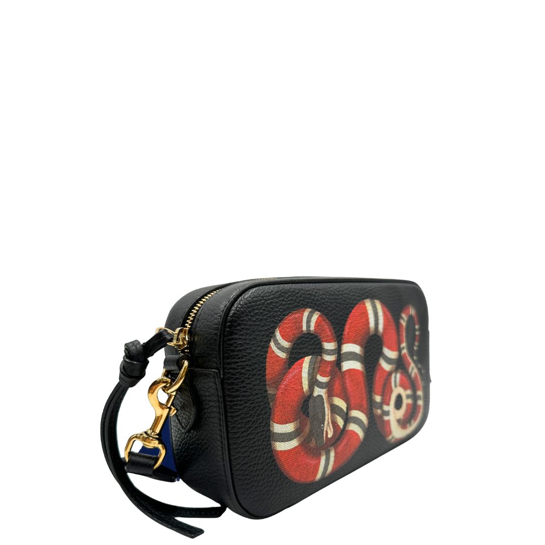 Borsa Gucci realizzata in pelle nera impreziosita da stampa snake sul front, di lusso, originale, usata