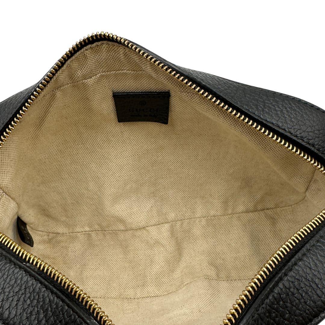 interno Borsa Gucci realizzata in pelle nera impreziosita da stampa snake sul front, di lusso, originale, usata
