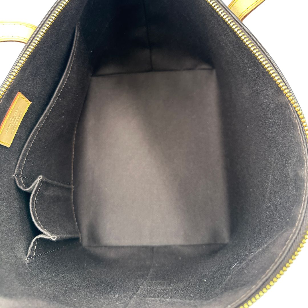 interno  Borsa Louis Vuitton in pelle vernis bordeaux monogram e hardware dorato, di lusso, originale, ottime condizioni, usata. 