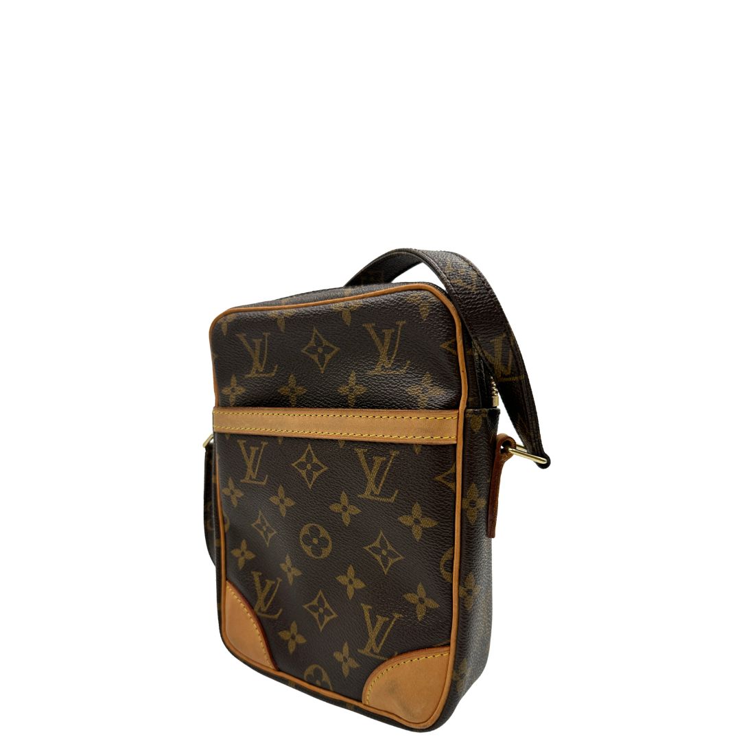 lato Borsa Louis Vuitton in canvas marrone monogram, munita di una tracolla regolabile 