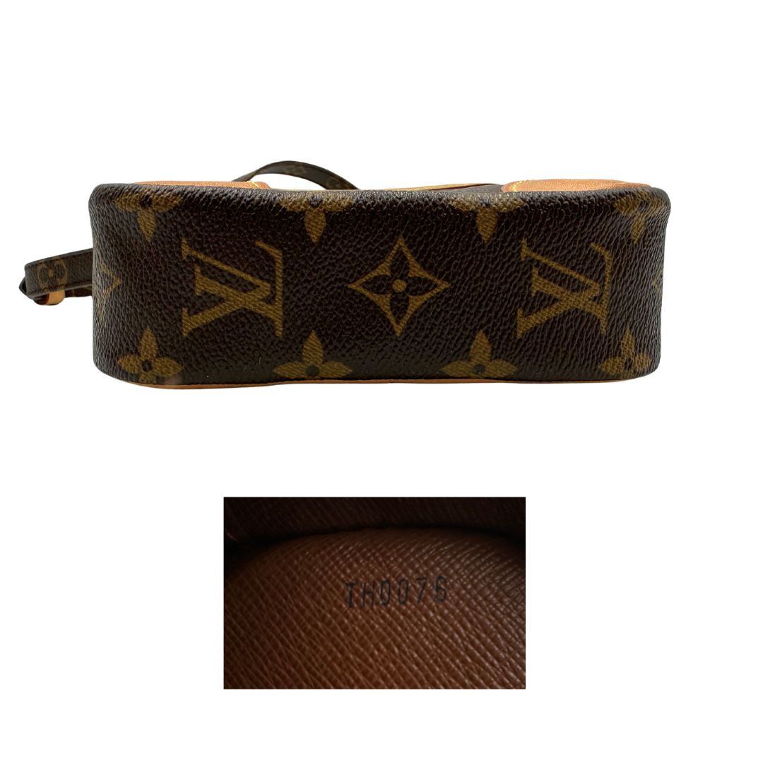 base Borsa Louis Vuitton in canvas marrone monogram, munita di una tracolla regolabile 